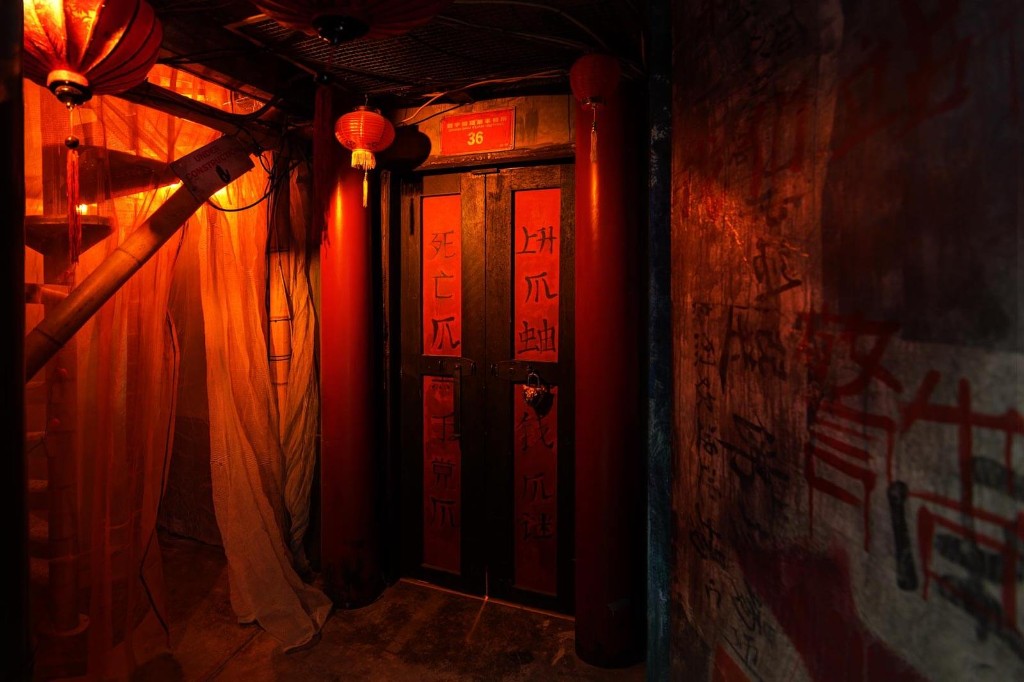 Inside the escape room One Night in Hong Kong – Versus Game at House of Tales Berlin, Image 3 of 4